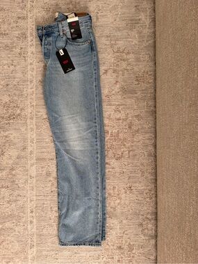 Levi's Women's Straight Leg Jeans in Light Blue Wash
